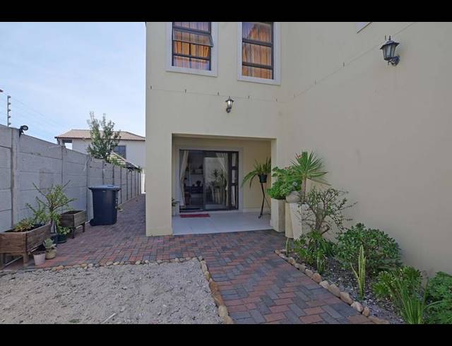 5 BEDROOM HOUSE FOR SALE IN PARKLANDS